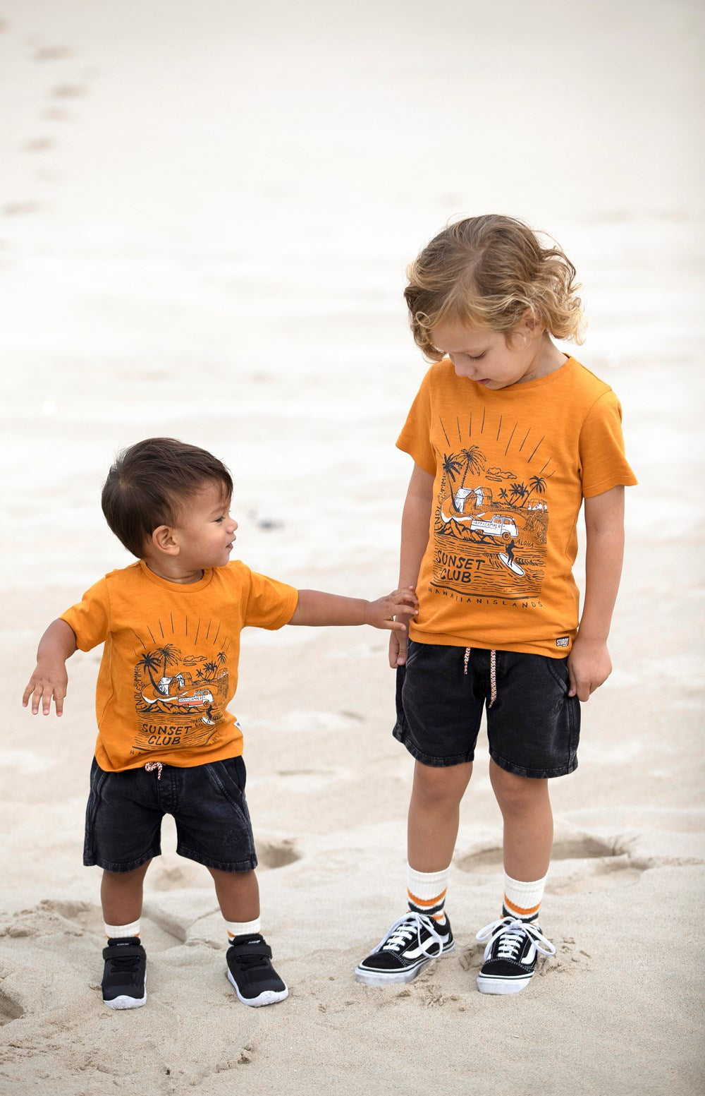 T-shirt Feetje Sunset Club - Happy Camper